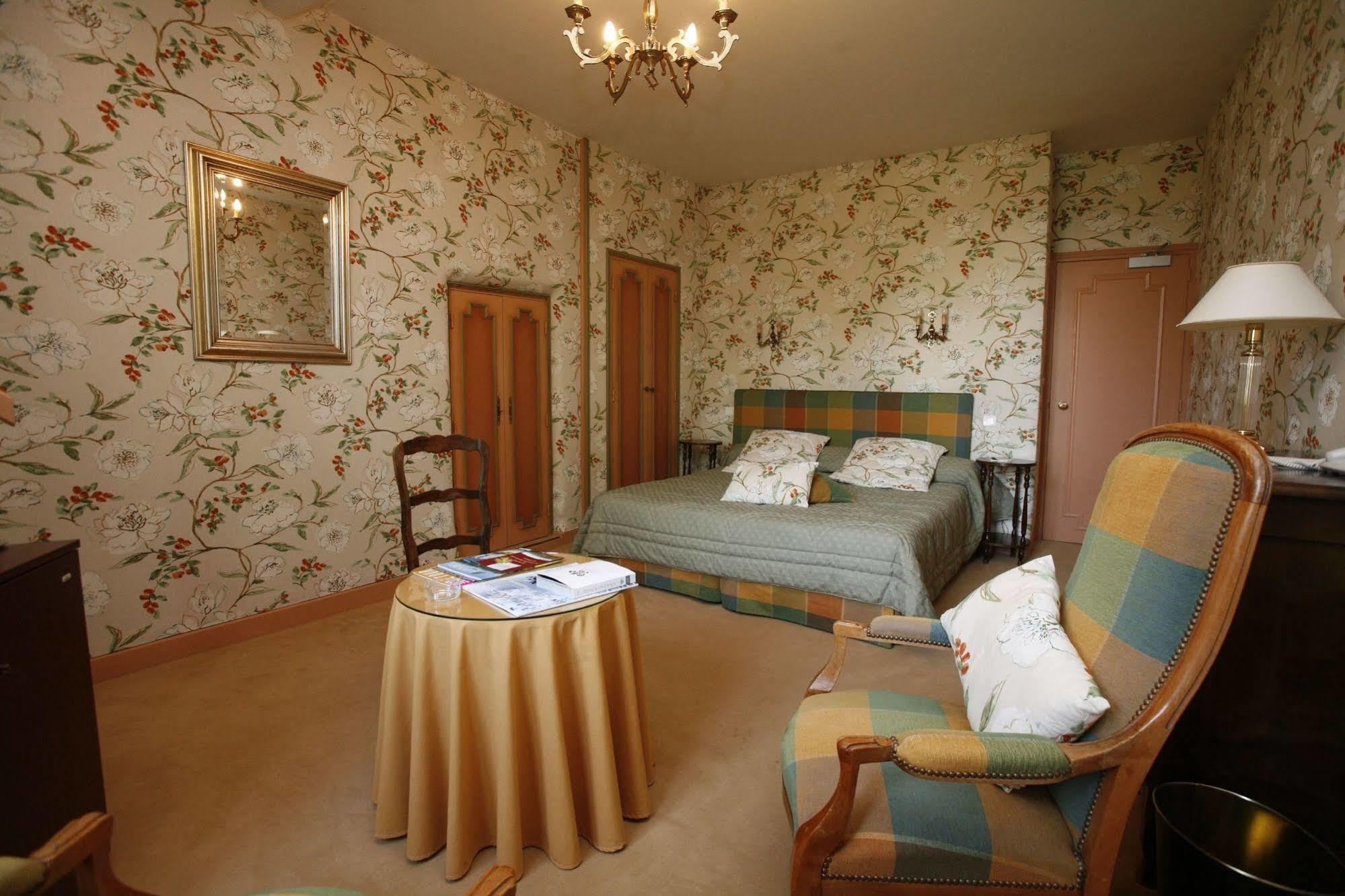 Hotel Chateau De Castel Novel - Les Collectionneurs Varetz Екстер'єр фото